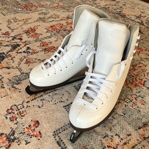 GAM figure skate (brand new) size 7